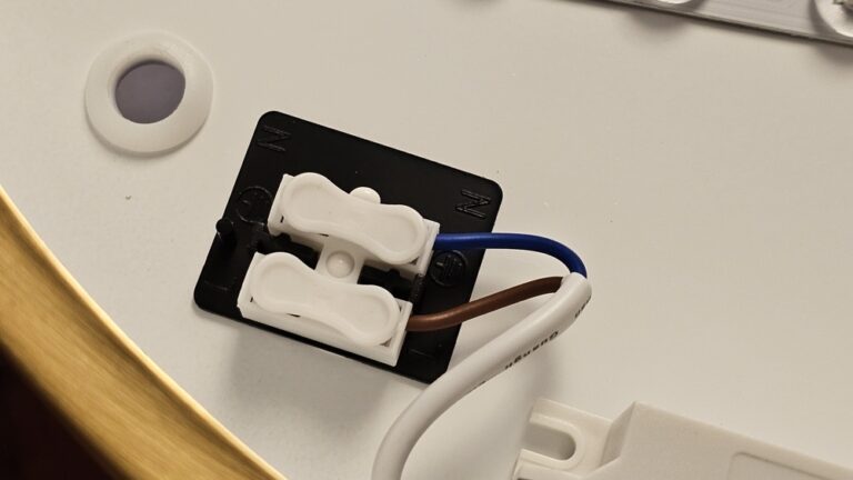 Led Light Doesn'T Have Earth